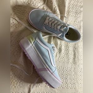 I’m selling a pair of vans they are a size eight and have been worn once.